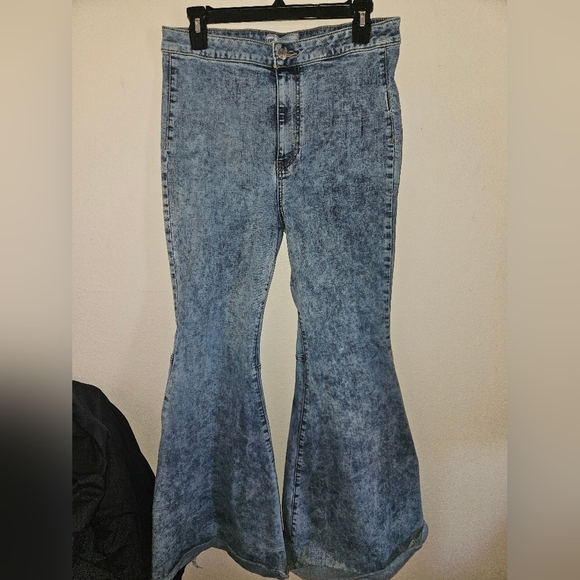 Free People Womans Flared  Bell Bottom Jeans Waist Size 31 - Picture 2 of 12